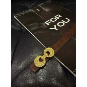 เข็มขัดผู้หญิงแบบหัวเข็มขัดสองง่าม Fiori สไตล์ลำลอง ทำจากโลหะผสมและหนัง PU - Product Image 3