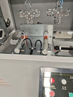 Sierra de corte CNC para esquinas de ventanas con control neumático para procesamiento de conectores de PVC/aluminio de alta precisión