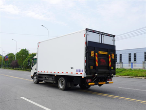 Camion frigorifique JAC Shuailing Q7 semi-cabine de 5,4 m avec moteur Cummins de 170 CV, équipé d'une plateforme hydraulique - Product Image 6