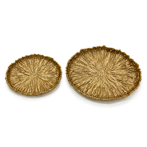 Plateau de service décoratif rond en aluminium finition or de luxe, motif soleil texturé, assiette de présentation, centre de table pour la maison - Product Image 1