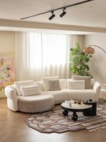 Canapé sectionnel de style italien, luxe léger, ton crème, pour villa duplex, avec patchwork de tissus floraux, chaise longue incurvée et structure en bois