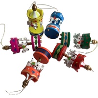 Großhandel Niedliche Holz-Weihnachtsdekoration Mini-Karussell-Anhänger für Weihnachtsbaumschmuck