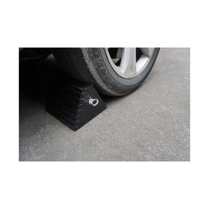 Bloc de cale de <span class=keywords><strong>roue</strong></span> de stationnement en pente robuste pour voitures et motos Produit de chaussée en caoutchouc à bas prix - Product Image 4