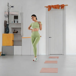 ชุดกางเกงโยคะเก้าส่วนสำหรับผู้หญิงสไตล์ยุโรปอเมริกัน แขนสั้น ผ้าเนื้อเดียว ระบายอากาศได้ดี ผลิตจากผ้าสแปนเด็กซ์และไนลอน เหมาะสำหรับออกกำลังกาย - Product Image 3