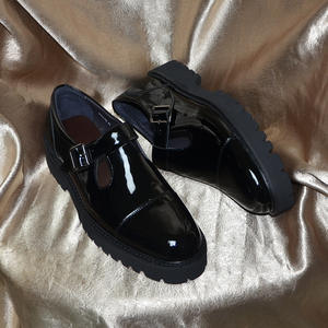 Chaussures en cuir pour hommes de haute qualité, confortables et antidérapantes, design à semelle plate, idéales pour la marche estivale, le sport et les tenues décontractées - Product Image 1