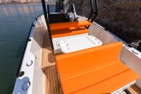 Yacht sportif de luxe de 7 m en fibre de verre blanche de 23 pieds, fabriqué à la main, avec console centrale, réservoir de carburant et moteur hors-bord pour la pêche et les excursions