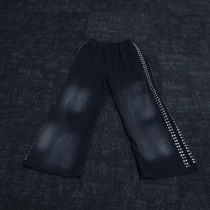 Fabricant de survêtements personnalisés de 500 GSM, OEM, avec strass, effet délavé, style streetwear vintage pour hommes - Product Image 4