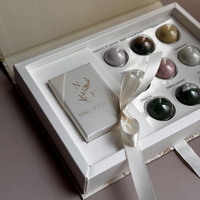 Boîte à bonbons magnétique personnalisée de luxe en vente chaude, boîte cadeau pour boules de chocolat avec séparateur, boîte souvenir magnétique