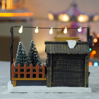 LED-Beleuchtetes Weihnachtsdorf-Szenario Miniatur-Weihnachtsbaum-Ladenhaus Feiertagsdekoration