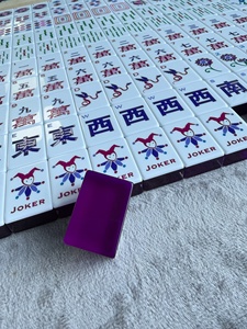 Jeu de Mahjong américain coloré 160 pièces, tuiles blanches, points numériques chinois, bambou, <span class=keywords><strong>Ouest</strong></span>, <span class=keywords><strong>Sud</strong></span>, Est, Nord, Joker - Product Image 1