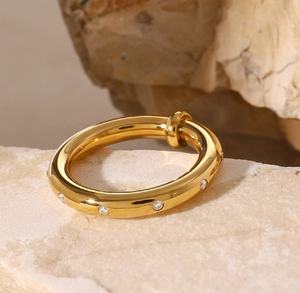 Aretas 2024 <span class=keywords><strong>otoño</strong></span> nuevo anillo <span class=keywords><strong>de</strong></span> joyería Simple <span class=keywords><strong>de</strong></span> moda <span class=keywords><strong>de</strong></span> acero inoxidable antialergia y anillo liso <span class=keywords><strong>de</strong></span> diamante <span class=keywords><strong>de</strong></span> agua que no se desvanece - Product Image 1