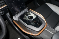 Toyota BZ3 2023, berline électrique, 616 km d'autonomie, batterie lithium, phares LED, conduite à gauche, pneus R18, caméra 360°, toit ouvrant, 5 places