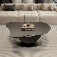 Table de salon en forme de roche blanche, petite maison simple, lumière irrégulière, table basse blanche de luxe