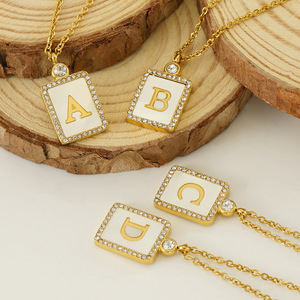 <span class=keywords><strong>Perle</strong></span> Huître <span class=keywords><strong>Nacre</strong></span> Bijoux Plaqué Or En Acier Inoxydable Géométrique 26 <span class=keywords><strong>Lettre</strong></span> Pendentif Collier A-Z Alphabet CZ Shell Charme Collier - Product Image 4