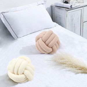 <span class=keywords><strong>Coussin</strong></span> à tricoter en <span class=keywords><strong>boule</strong></span> de nœud <span class=keywords><strong>tressé</strong></span> antistatique doux de luxe Style moderne pour la maison et le canapé avec fonctions de mémoire et de massage - Product Image 1