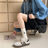 Chaussettes mi-mollet rayées noires et blanches pour femmes, nouvelles chaussettes longues en coton respirantes et anti-odeurs pour l'automne et l'hiver