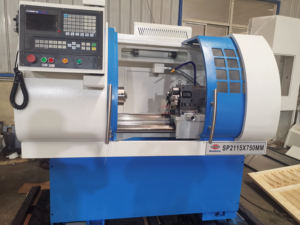 Tornio CNC a letto piano orizzontale Sumore SP2115 a doppio mandrino, 2 assi, alta precisione, alta qualità per la lavorazione di metalli teneri - Product Image 2