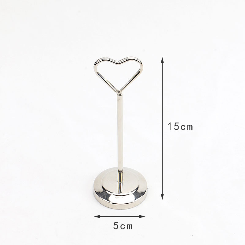 Design cœur argenté de 15 cm (6 pouces) de hauteur.