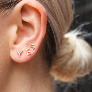 925 Sterling Silver Mini Ban Đầu Bông Tai CZ Lát 26 Bảng Chữ Cái Cá Nhân Tên Vàng Mạ Với Zircon Đá Stud Đồ Trang Sức - Product Image 5