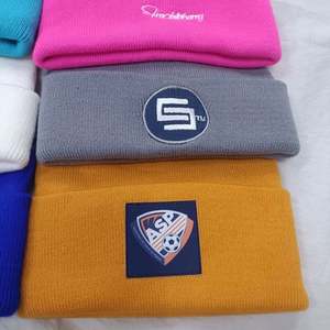 Bonnet tricoté personnalisé avec logo pour adultes, enfants et bébés – Idéal pour l'automne, l'hiver, le ski et le patinage en extérieur - Product Image 4