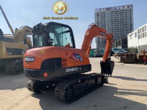 Excavatrice compacte d'occasion Doosan DH60-7 avec moteur Yanmar, 6 tonnes, modèle 2022, boîte de vitesses et engrenages, livraison mondiale prête à être expédiée - Product Image 2