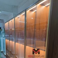 Vitrine murale personnalisée avec étagères, armoire de présentation pour boutique, placard verrouillable en placage pour sacs, montres et bijoux avec tiroirs