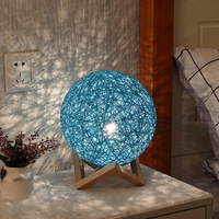 Fujiqiu Veilleuse LED Lampe de table USB Projection de lumière d'étoile Style nordique Lune Moderne pour chambre à coucher Décoration de chevet Alimenté par batterie