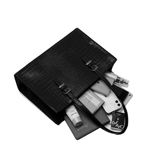 กระเป๋าถือสะพายไหล่แฟชั่นขนาดใหญ่ หนัง PU ดีไซน์สำหรับผู้หญิง ชุดกระเป๋าถือ 3 ชิ้น - Product Image 6