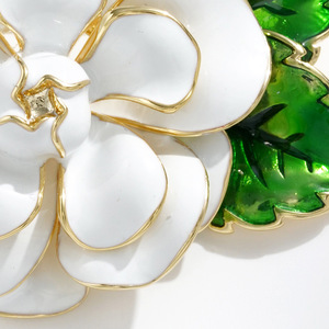 Broche Fleur de Camélia Blanche Plaqué Or en Alliage de Zinc, Bijou Tendance pour Femme - Product Image 3