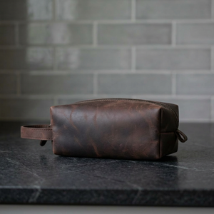 Étui à cosmétiques vintage en cuir de taille moyenne avec fermeture éclair, poignée souple et durable, portable pour le voyage - Product Image 3