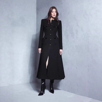 Robe maxi sophistiquée haut de gamme, design vietnamien de niche, taille naturelle, décoration boutonnée, pour le bureau, amincissante et élégante