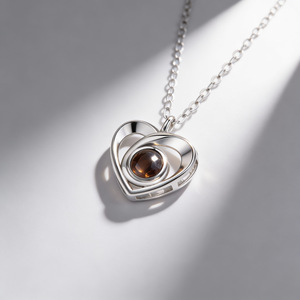 Collar de Pareja con Proyección de 100 <span class=keywords><strong>Idiomas</strong></span> que Dice <span class=keywords><strong>Te</strong></span> <span class=keywords><strong>Amo</strong></span> en 100 Formas Diferentes, Diseño Moderno, Lindo y Dulce - Product Image 1