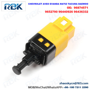 Interruptor de luz de freno Rek 96874571 para Chevrolet Aveo Evanda Matiz Tacuma Daewoo - Product Image 1