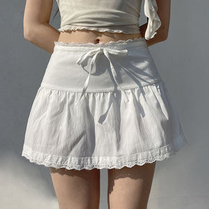 Minifalda de Encaje Suave y Femenina con Parches, Corte en A, Tela Texturizada, Falda Corta Simple y Versátil, Atuendo Casual Elegante para Mujer - Product Image 3