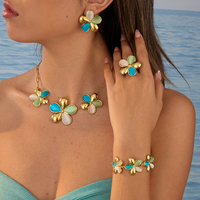 Ensemble de bijoux fleuris en acier inoxydable plaqué or 18 carats avec pierre œil-de-chat, comprenant collier, boucles d'oreilles, bracelet et bague, style vacances, vente en gros