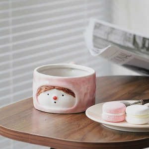 Taza con Diseño de Niña Pintada a Mano con Esmalte Subesmaltado, Linda Taza de Cerámica Artística, Taza Única Hecha a Mano para Café y Leche Diaria - Product Image 3