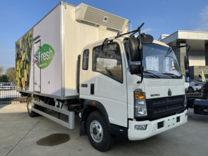 Camion frigorifique HOWO 4x2 8 tonnes, caisse isotherme de 6,8 m pour la livraison de fruits frais, légumes et viande - Product Image 6
