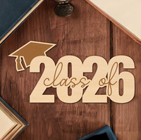 Plaque décorative en bois découpée pour la remise des diplômes 2026, avec casquette de diplômé, pour la maison, le bureau ou comme décoration de fête de fin d'études 2026