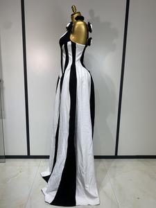 Abito Elegante Aderente con Spacco Alto, Senza Maniche, Scollo <span class=keywords><strong>a</strong></span> V, in Cashmere, Lunghezza Pavimento, <span class=keywords><strong>a</strong></span> <span class=keywords><strong>Righe</strong></span> Bianche <span class=keywords><strong>e</strong></span> Nere, per Vacanze, Feste <span class=keywords><strong>e</strong></span> Club - Product Image 3