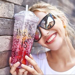 Venta al por mayor 16oz/22oz doble pared aislada Gel plástico taza congelada hielo congelador taza Gel taza de hielo con pajita y tapa - Product Image 2