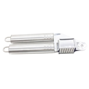 Presse-ail manuelle en acier inoxydable WELL, brosse de nettoyage, éplucheur en silicone, ensemble de 3 pièces, compatible lave-vaisselle, Guangdong 01BC042 Silic - Product Image 6