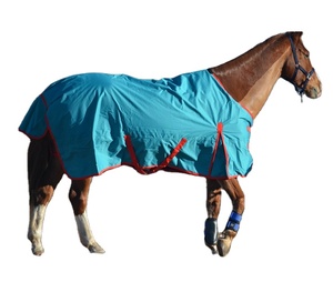 Le tapis anti-mouches en maille de polyester La construction légère et respirante garde les chevaux au frais et sans mouche tout l'été - Product Image 1