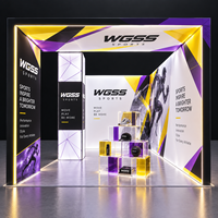 Stand d'exposition personnalisé 10x20 pieds avec boîtes de présentation en acrylique et en-tête de marque haute visibilité pour l'événement sportif 2026