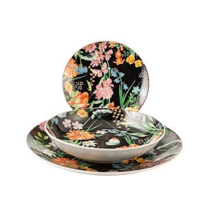 Servizio di Piatti in Porcellana Nera Caroline, 18 Pezzi con Decorazioni Floreali - Product Image 1