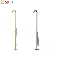 Colonne de douche extérieure brossée de luxe 316L filigrane certifié conception autoportante robinetterie de plage et de jardin