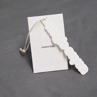 Étiquettes volantes de vêtements en relief de forme personnalisée et écologique en gros 400g feuille de papier de cuivre imprimée pour chaussures et vêtements
