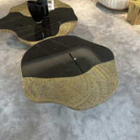 Table basse italienne légère de luxe en marbre et cuivre pour hôtel particulier