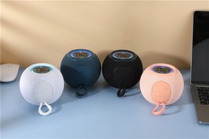 Mini inalámbrico portátil para altavoz <span class=keywords><strong>Bluetooth</strong></span> con iluminación LED RGB Tarjeta de tela Cine en casa Salida alimentada por batería de 5W - Product Image 3