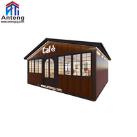 Kiosque de café préfabriqué en acier léger charmant avec revêtement en bois et grandes fenêtres en verre pour café en plein air