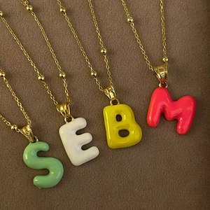 Nuevo Estilo Collar con Colgante <span class=keywords><strong>de</strong></span> Letra Inicial <span class=keywords><strong>de</strong></span> Latón Esmaltado con Diseño <span class=keywords><strong>de</strong></span> Burbuja <span class=keywords><strong>de</strong></span> 26 Letras en Colores Dopamina, Cadena <span class=keywords><strong>de</strong></span> Acero Inoxidable, Joyería <span class=keywords><strong>de</strong></span> Moda al por Mayor - Product Image 2
